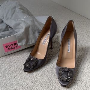 manolo blahnik hangisi pumps